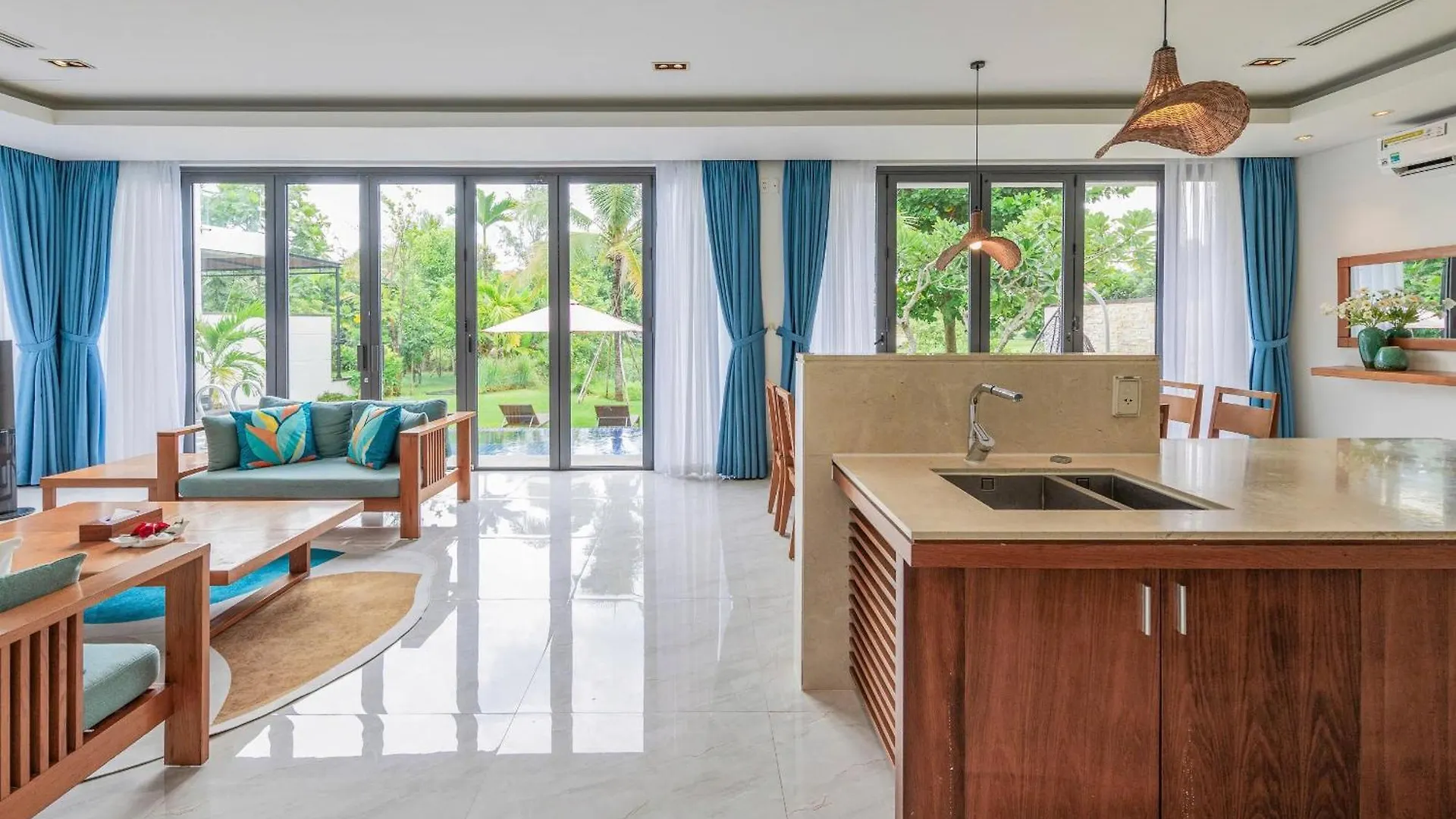Villa Idc White House Đà Nẵng 0*,  Vietnam